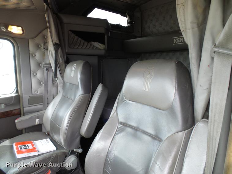 image for item DD6024 2014 Kenworth T660 semi truck