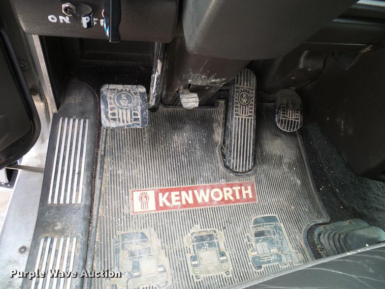 image for item DD6024 2014 Kenworth T660 semi truck