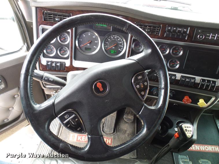 image for item DD6024 2014 Kenworth T660 semi truck