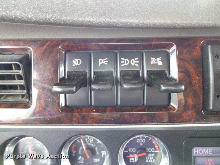 image for item DD6024 2014 Kenworth T660 semi truck