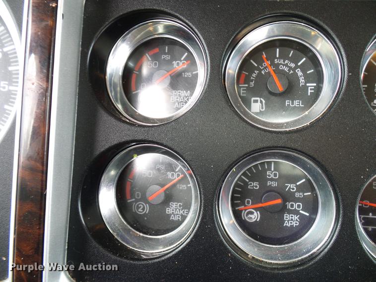 image for item DD6024 2014 Kenworth T660 semi truck