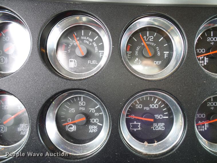 image for item DD6024 2014 Kenworth T660 semi truck