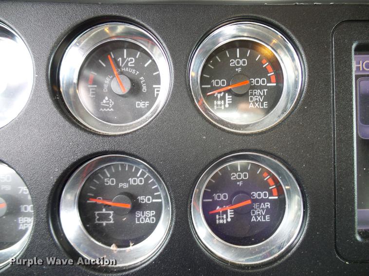 image for item DD6024 2014 Kenworth T660 semi truck