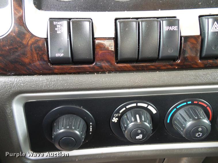 image for item DD6024 2014 Kenworth T660 semi truck