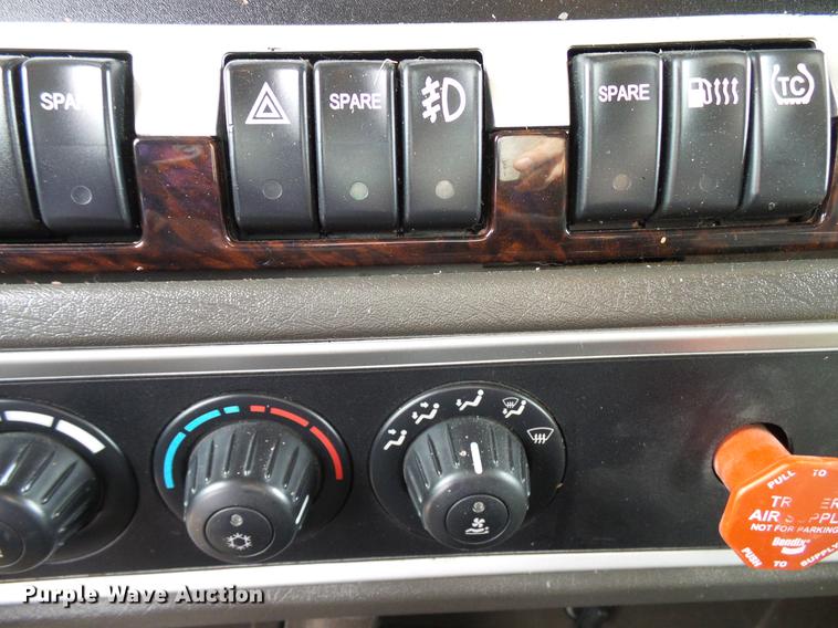 image for item DD6024 2014 Kenworth T660 semi truck