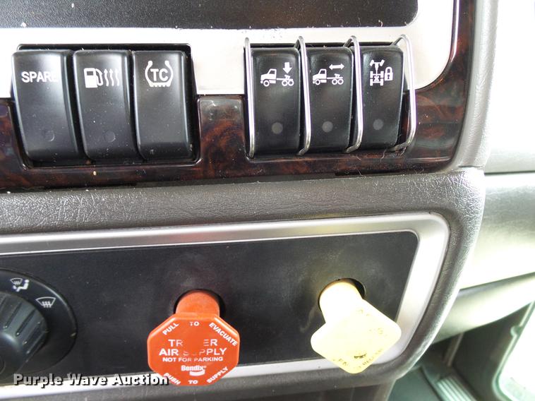 image for item DD6024 2014 Kenworth T660 semi truck