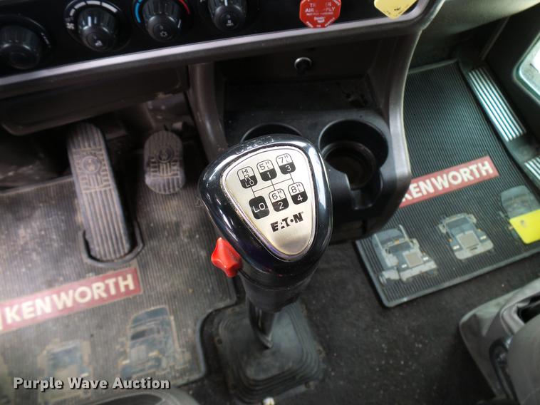 image for item DD6024 2014 Kenworth T660 semi truck