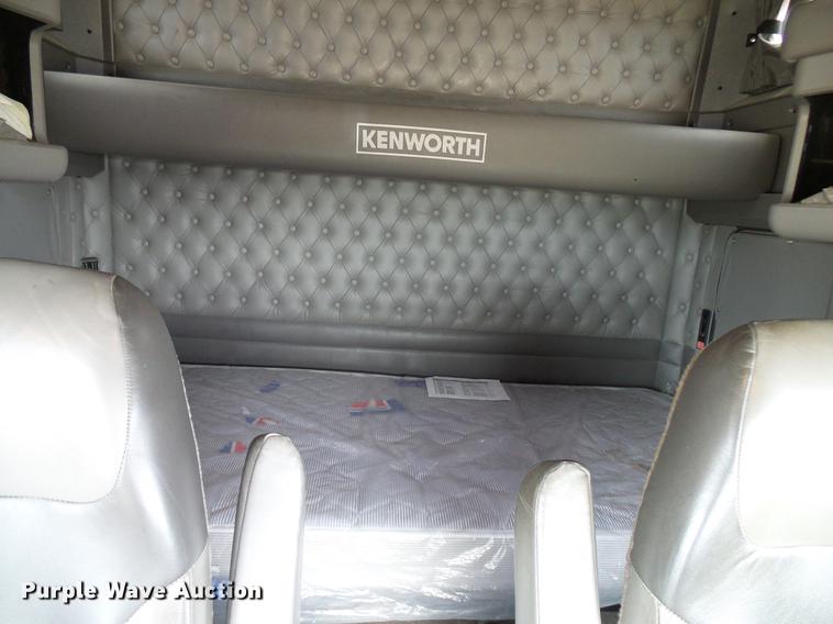 image for item DD6024 2014 Kenworth T660 semi truck