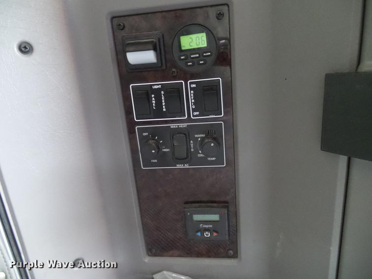 image for item DD6024 2014 Kenworth T660 semi truck