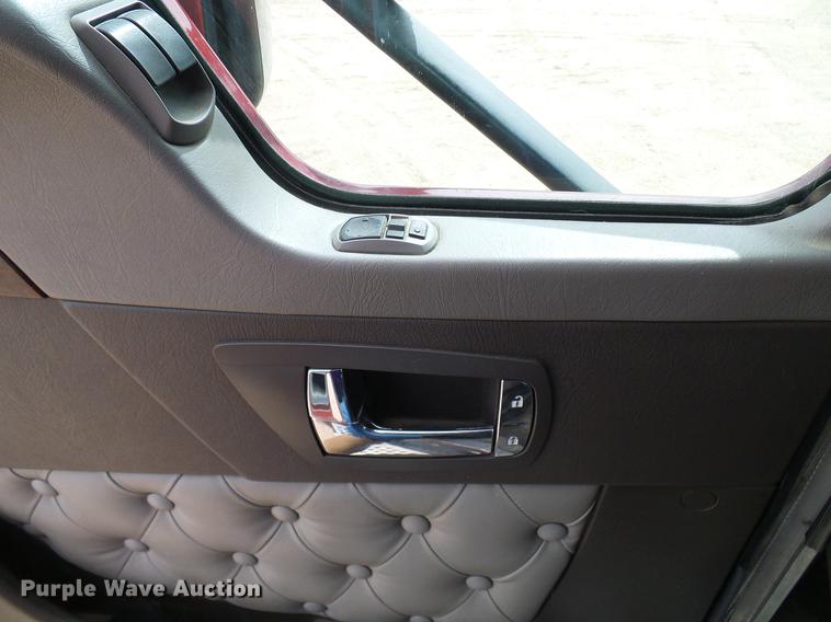 image for item DD6024 2014 Kenworth T660 semi truck