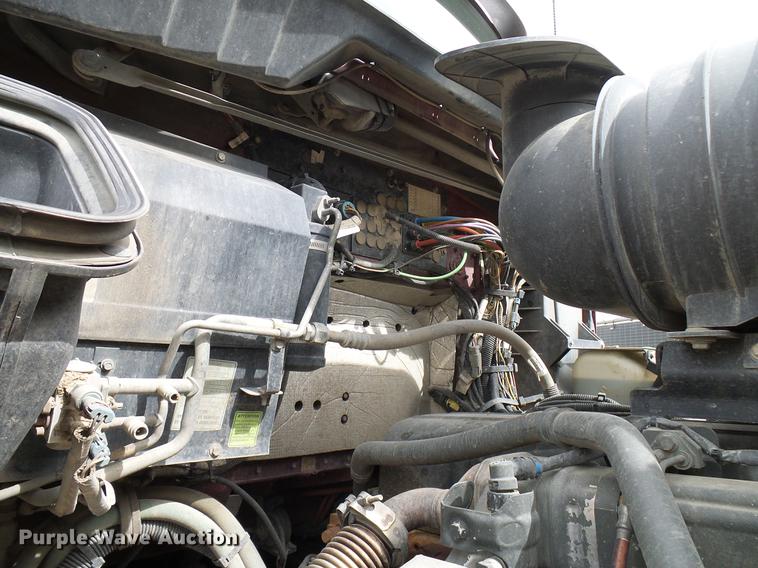 image for item DD6024 2014 Kenworth T660 semi truck