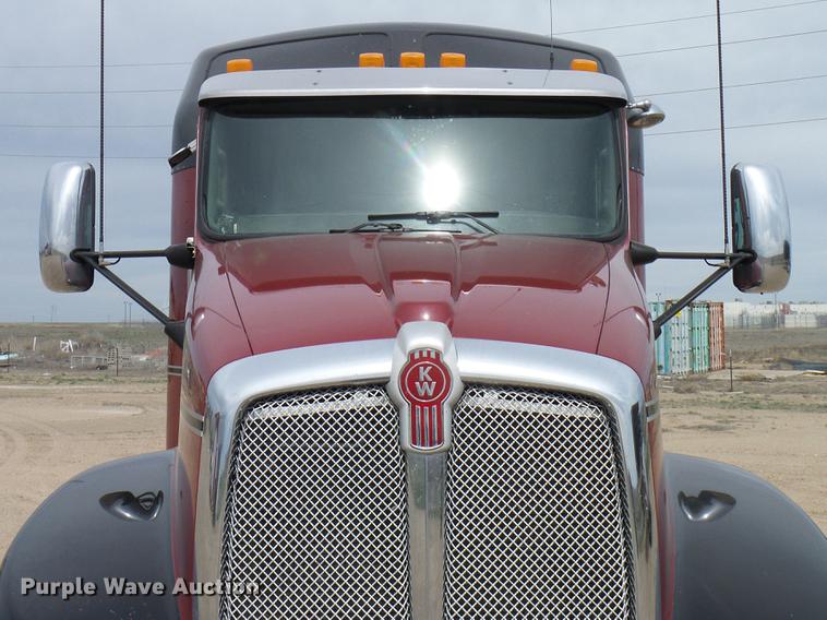 image for item DD6024 2014 Kenworth T660 semi truck