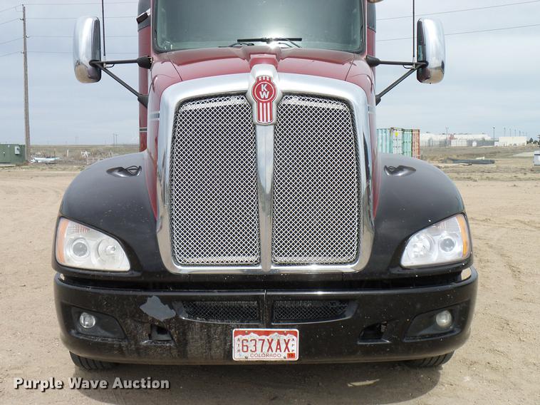 image for item DD6024 2014 Kenworth T660 semi truck