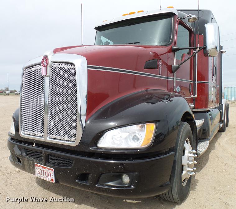 image for item DD6024 2014 Kenworth T660 semi truck