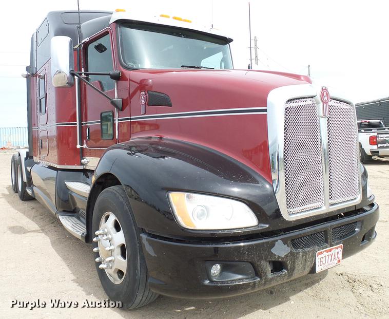 image for item DD6024 2014 Kenworth T660 semi truck