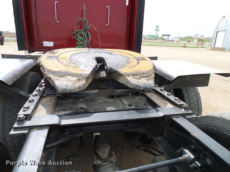 image for item DD6024 2014 Kenworth T660 semi truck