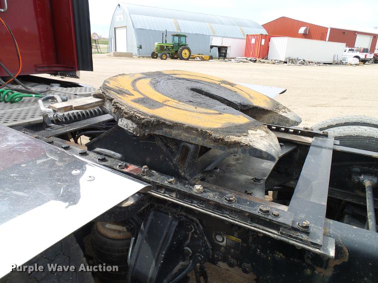 image for item DD6024 2014 Kenworth T660 semi truck