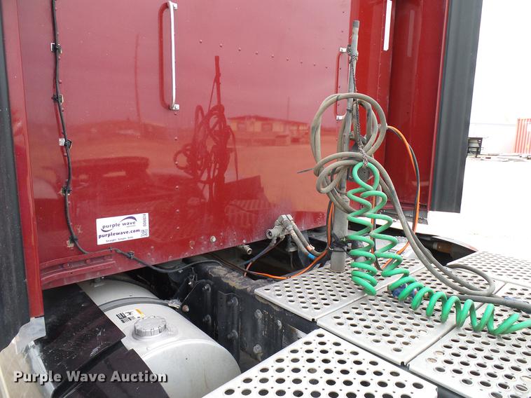 image for item DD6024 2014 Kenworth T660 semi truck