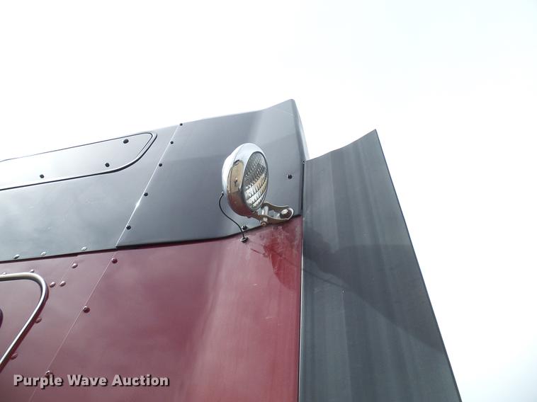 image for item DD6024 2014 Kenworth T660 semi truck