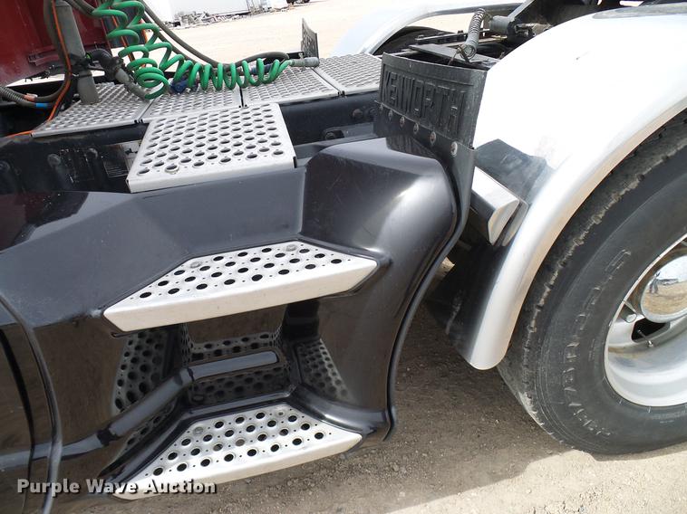 image for item DD6024 2014 Kenworth T660 semi truck