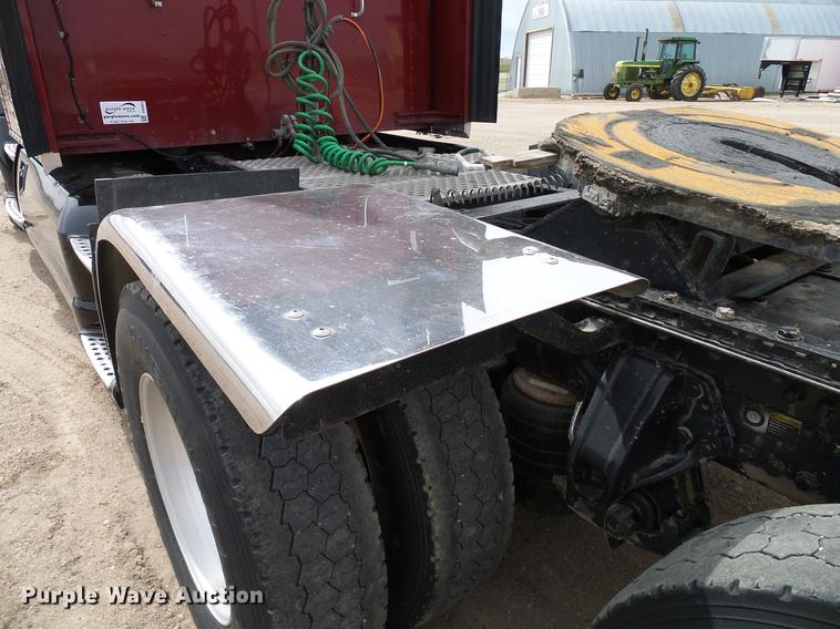 image for item DD6024 2014 Kenworth T660 semi truck