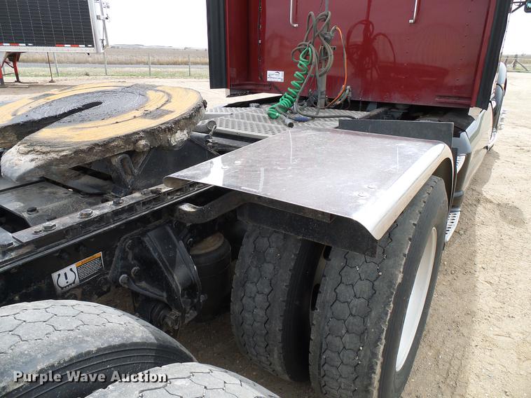 image for item DD6024 2014 Kenworth T660 semi truck