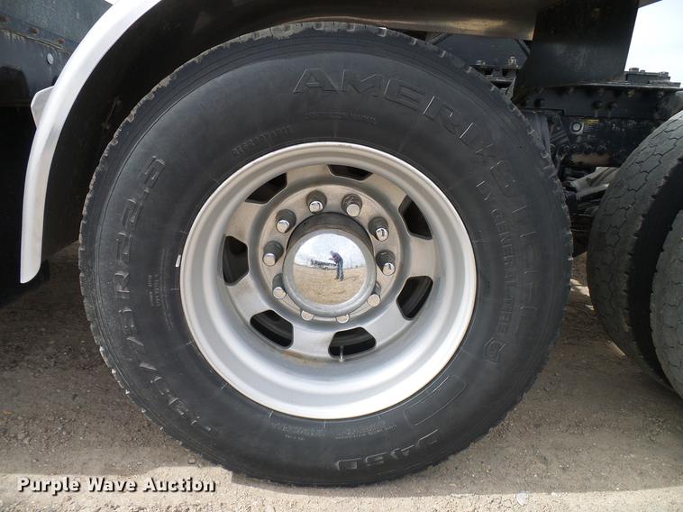 image for item DD6024 2014 Kenworth T660 semi truck