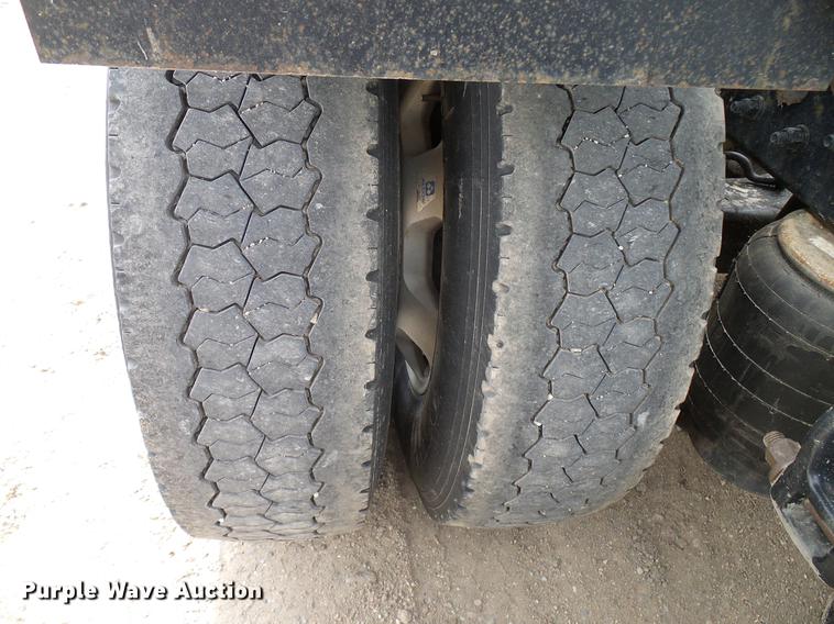 image for item DD6024 2014 Kenworth T660 semi truck