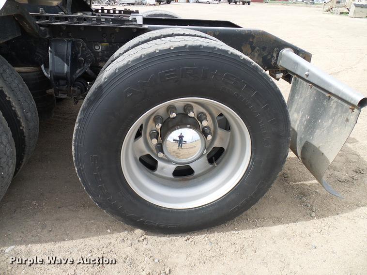 image for item DD6024 2014 Kenworth T660 semi truck