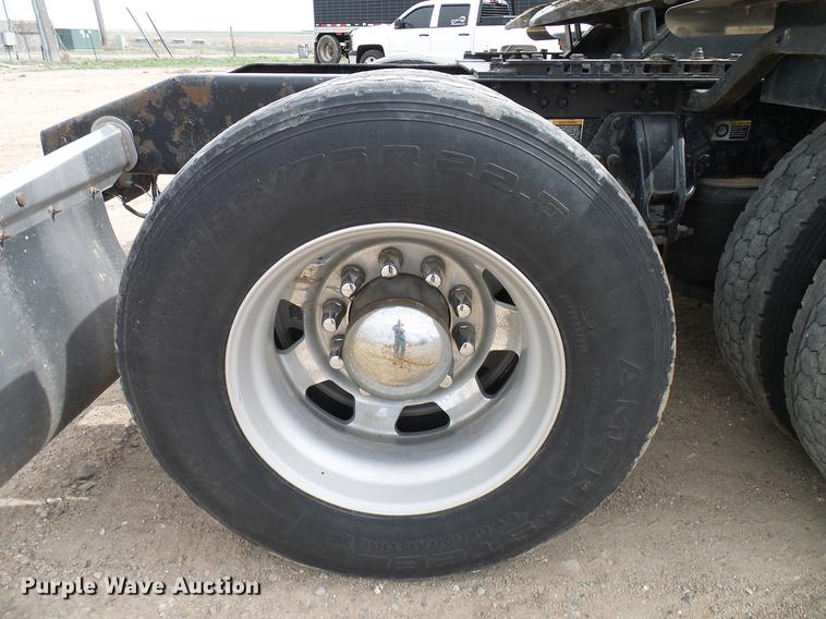 image for item DD6024 2014 Kenworth T660 semi truck