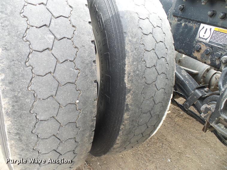 image for item DD6024 2014 Kenworth T660 semi truck