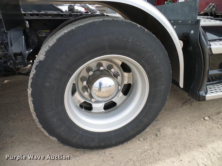 image for item DD6024 2014 Kenworth T660 semi truck