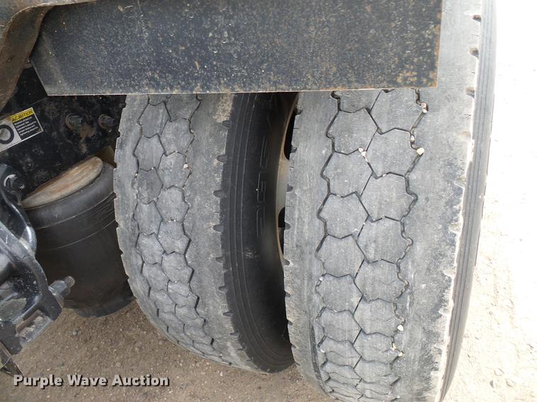 image for item DD6024 2014 Kenworth T660 semi truck