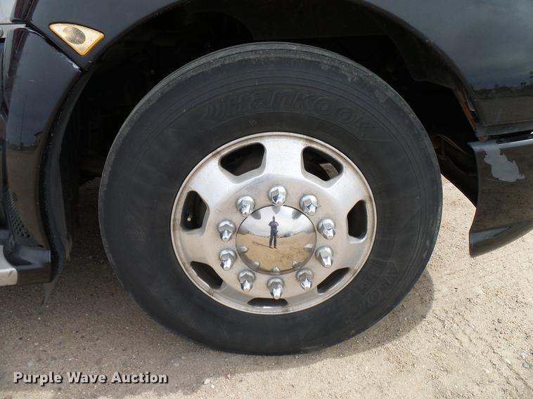 image for item DD6024 2014 Kenworth T660 semi truck