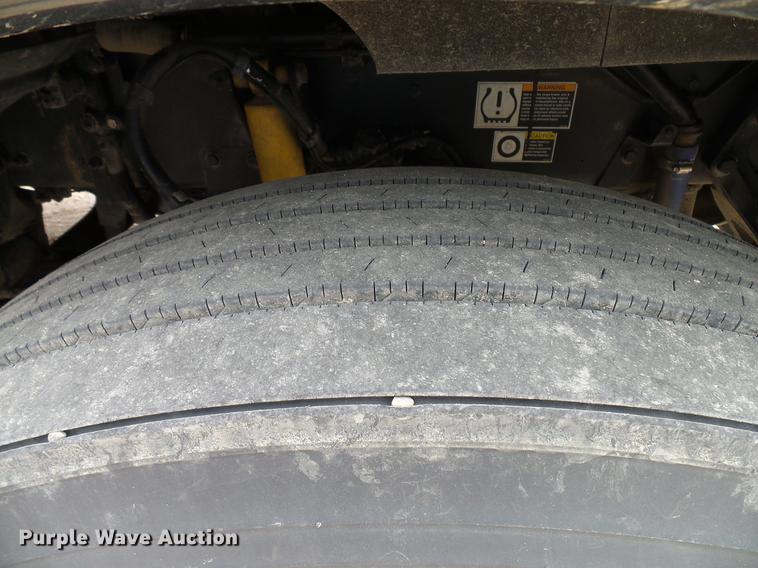 image for item DD6024 2014 Kenworth T660 semi truck