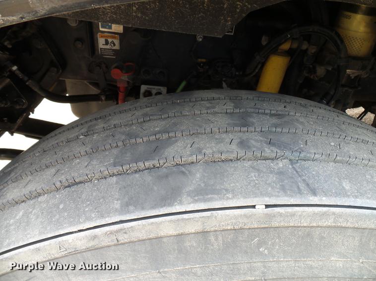 image for item DD6024 2014 Kenworth T660 semi truck