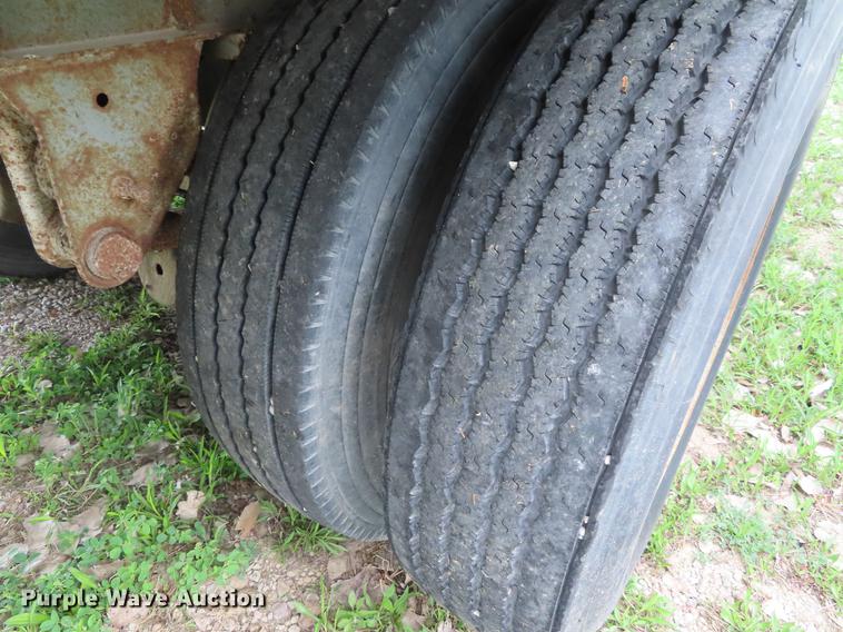 image for item DE3415 1989 Fruehauf FBB9-FL1-28 dry van trailer