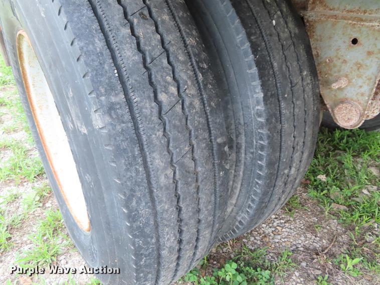 image for item DE3415 1989 Fruehauf FBB9-FL1-28 dry van trailer