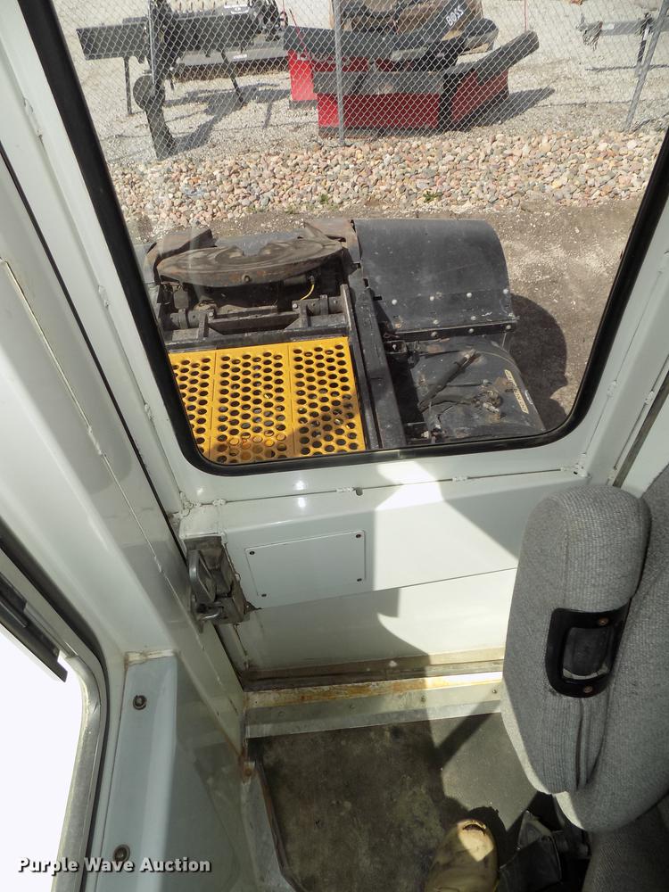 image for item DE7657 2013 Kalmar Ottawa yard truck