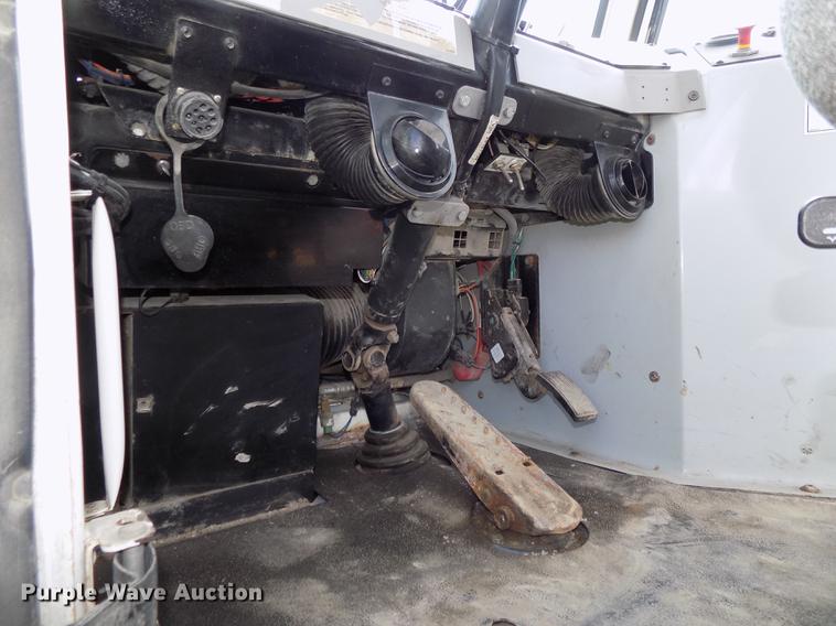 image for item DE7657 2013 Kalmar Ottawa yard truck