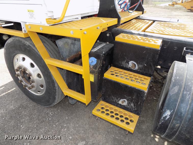 image for item DE7657 2013 Kalmar Ottawa yard truck