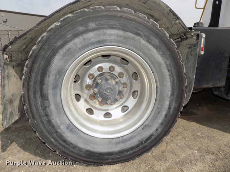 image for item DE7657 2013 Kalmar Ottawa yard truck