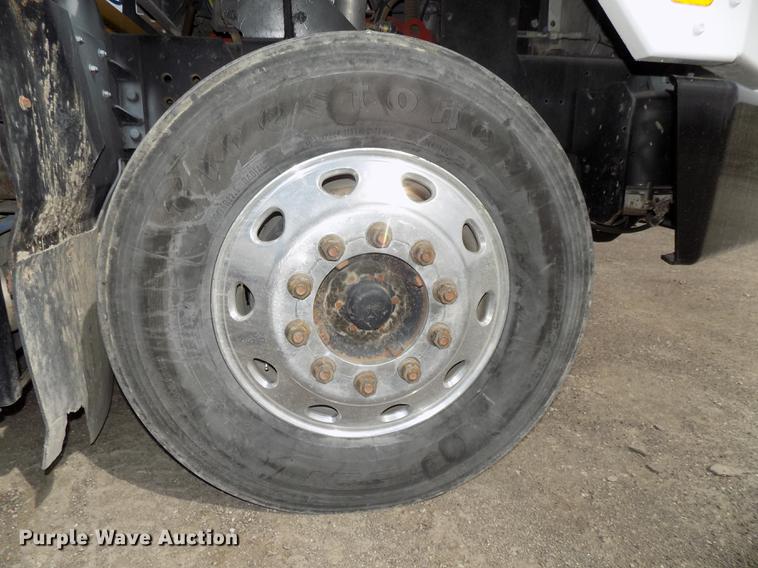 image for item DE7657 2013 Kalmar Ottawa yard truck