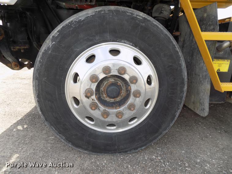 image for item DE7657 2013 Kalmar Ottawa yard truck