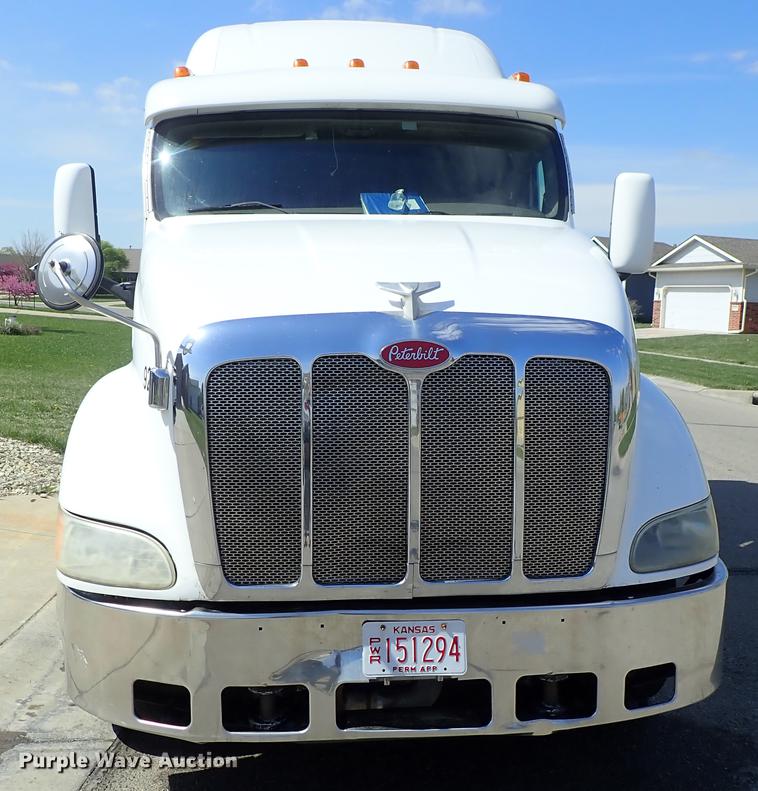 image for item DF1111 2007 Peterbilt 387 semi truck