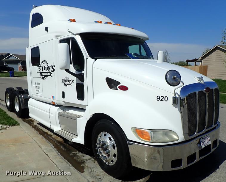 image for item DF1111 2007 Peterbilt 387 semi truck