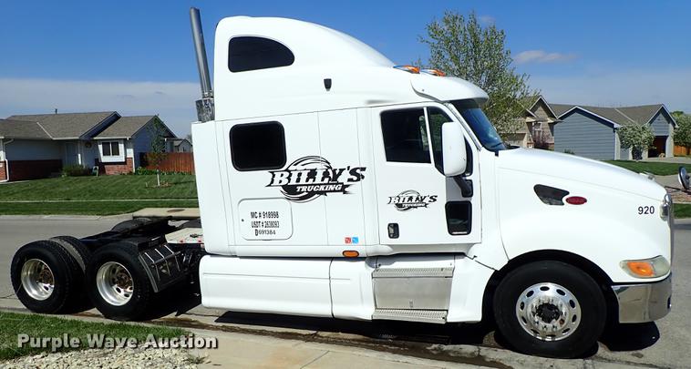 image for item DF1111 2007 Peterbilt 387 semi truck