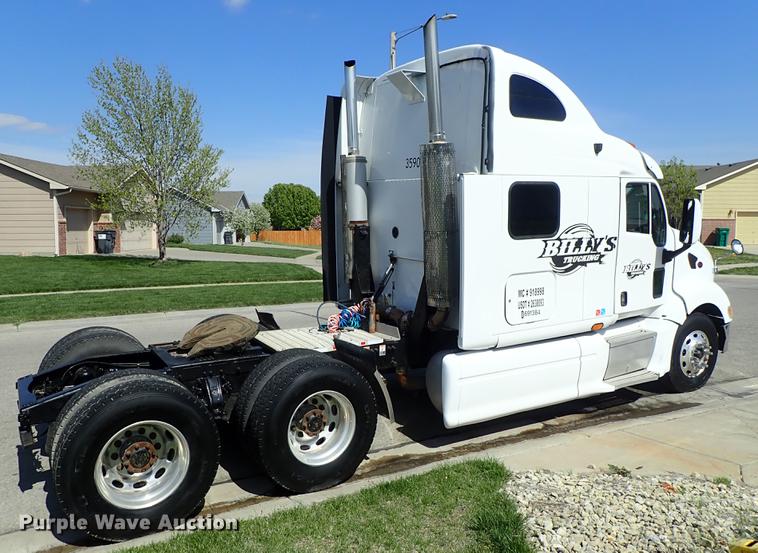 image for item DF1111 2007 Peterbilt 387 semi truck