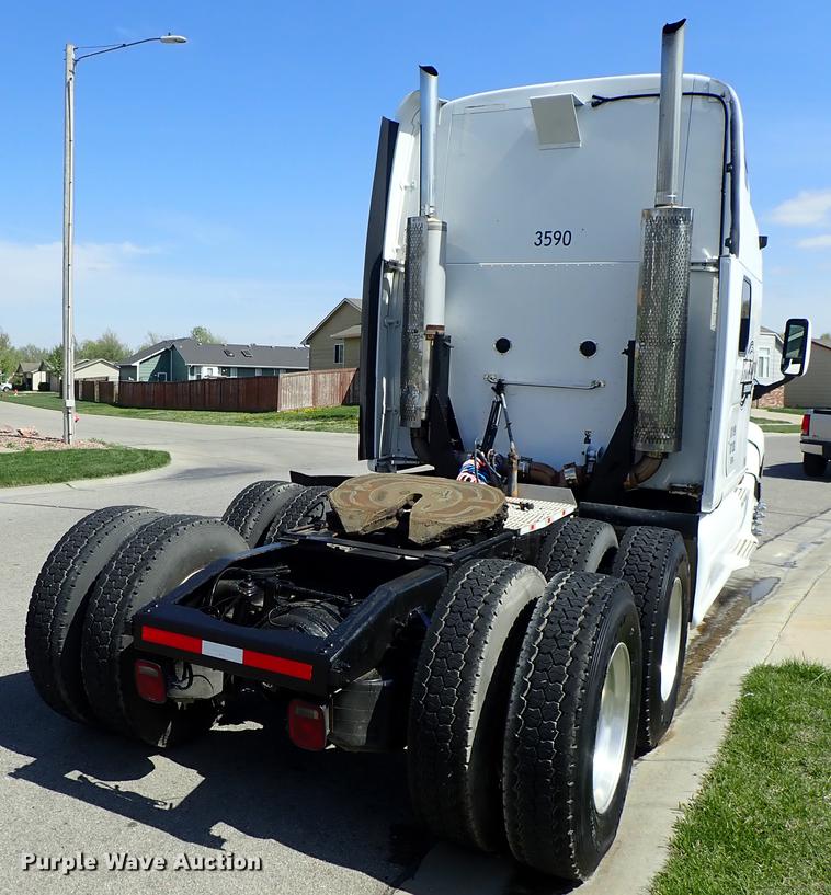 image for item DF1111 2007 Peterbilt 387 semi truck