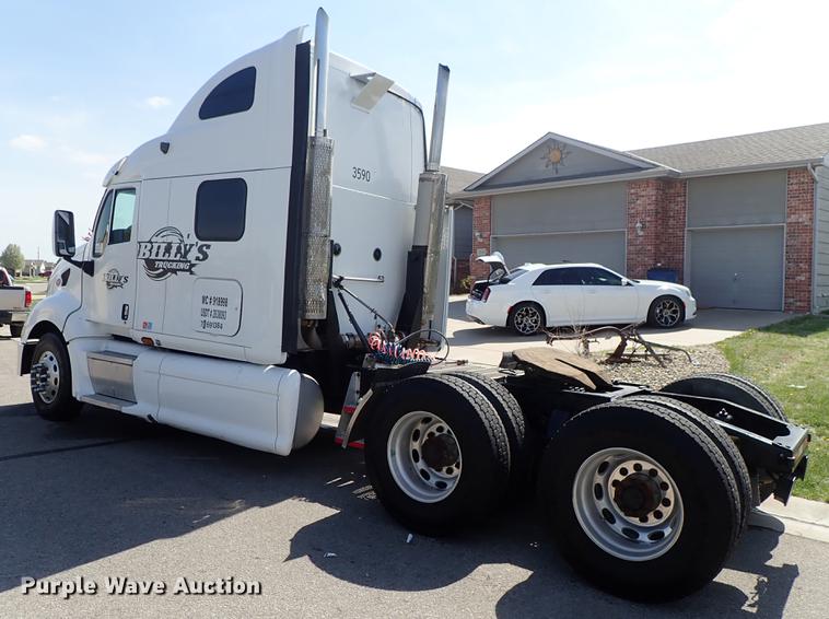 image for item DF1111 2007 Peterbilt 387 semi truck
